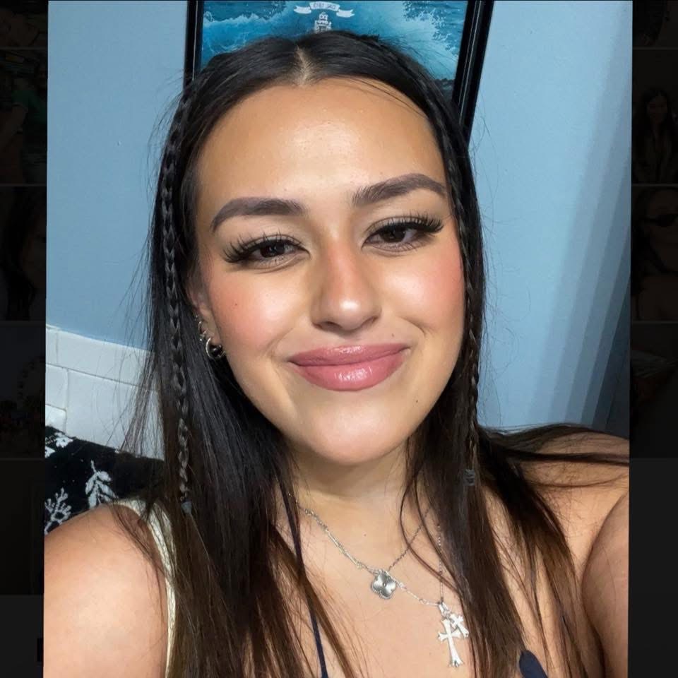 Zoe - Professional nail artist